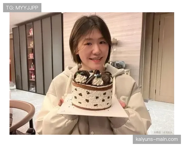 叶诗文训练完随手啃个苹果,这自律程度真的服了 叶诗文训练完随手啃个苹果,这自律程度真的服了