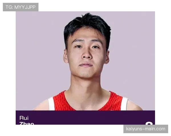 赵睿出门随手背个运动包，里面东西看着就比我半年工资还贵